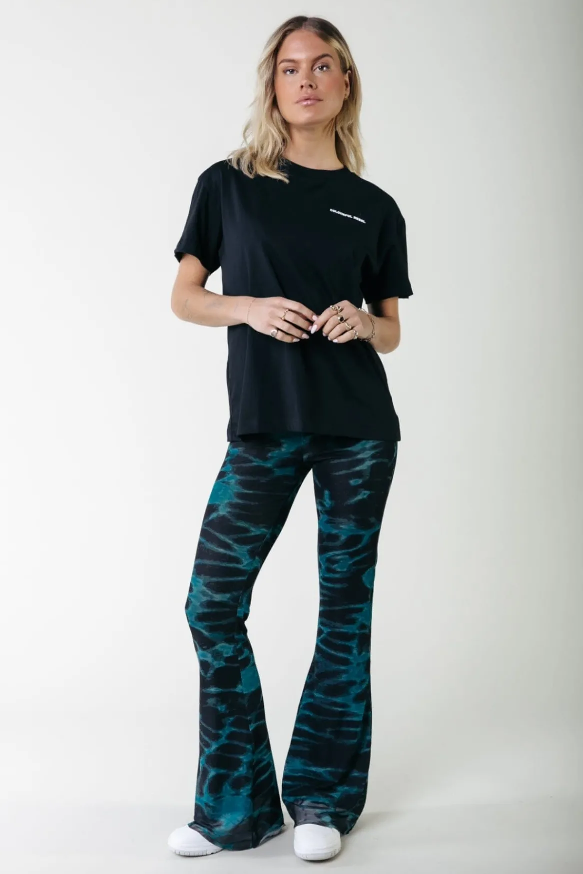 Broeken*Colourful Rebel Animal Mesh Flare Pants | Storm green Stormgreen
